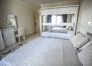 شقة عائلية واسعة -3 غرف وصالة -مجمع يضم خدمات -في محمودلار /الانيا 