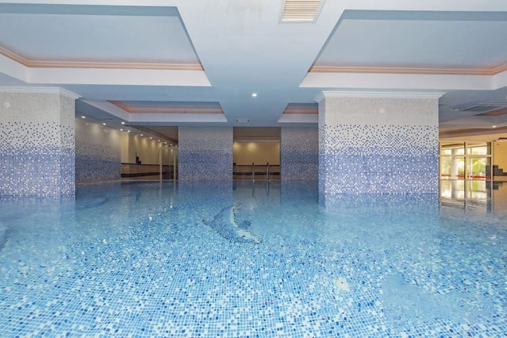 اطلالة بحر -شقة واسعة 3 غرف وصالة -ضمن مجمع مناسب للعطلات -في محمودلار / الانيا 