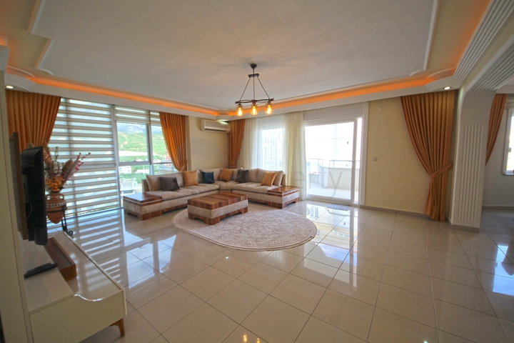 اطلالة بحر -شقة واسعة 3 غرف وصالة -ضمن مجمع مناسب للعطلات -في محمودلار / الانيا 