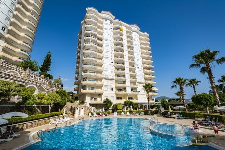 اطلالة بحر -شقة واسعة 3 غرف وصالة -ضمن مجمع مناسب للعطلات -في محمودلار / الانيا 