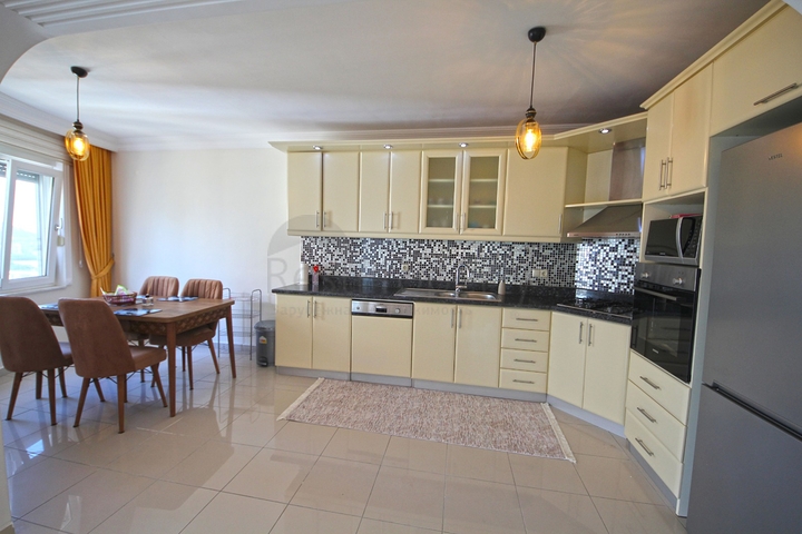 اطلالة بحر -شقة واسعة 3 غرف وصالة -ضمن مجمع مناسب للعطلات -في محمودلار / الانيا 