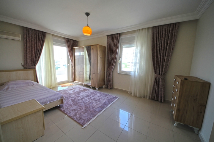 اطلالة بحر -شقة واسعة 3 غرف وصالة -ضمن مجمع مناسب للعطلات -في محمودلار / الانيا 