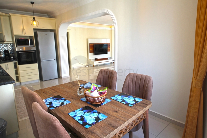 اطلالة بحر -شقة واسعة 3 غرف وصالة -ضمن مجمع مناسب للعطلات -في محمودلار / الانيا 