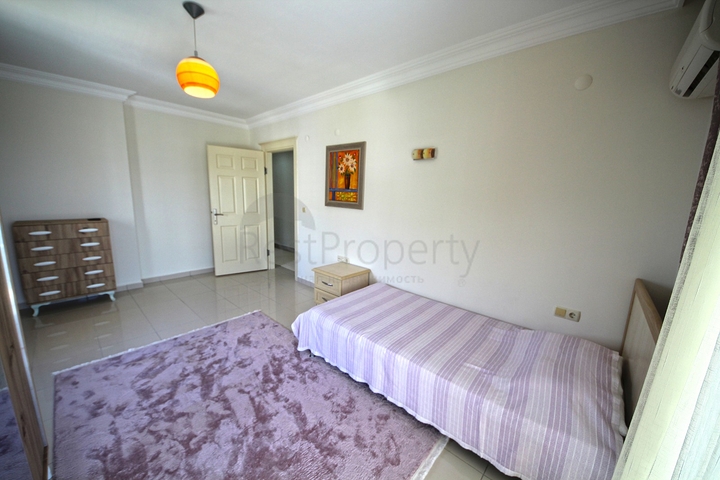 اطلالة بحر -شقة واسعة 3 غرف وصالة -ضمن مجمع مناسب للعطلات -في محمودلار / الانيا 