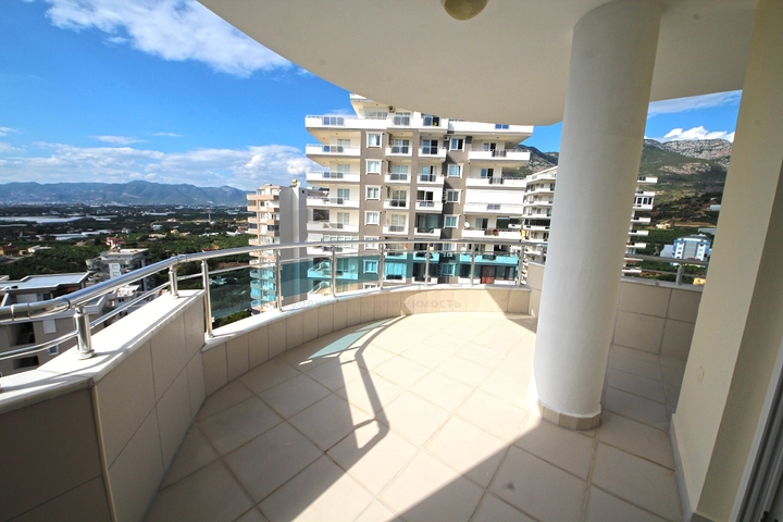 اطلالة بحر -شقة واسعة 3 غرف وصالة -ضمن مجمع مناسب للعطلات -في محمودلار / الانيا 