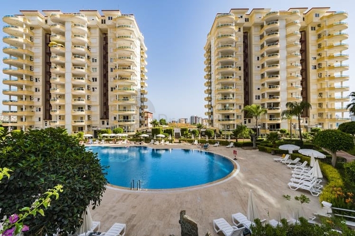 اطلالة بحر -شقة واسعة 3 غرف وصالة -ضمن مجمع مناسب للعطلات -في محمودلار / الانيا 