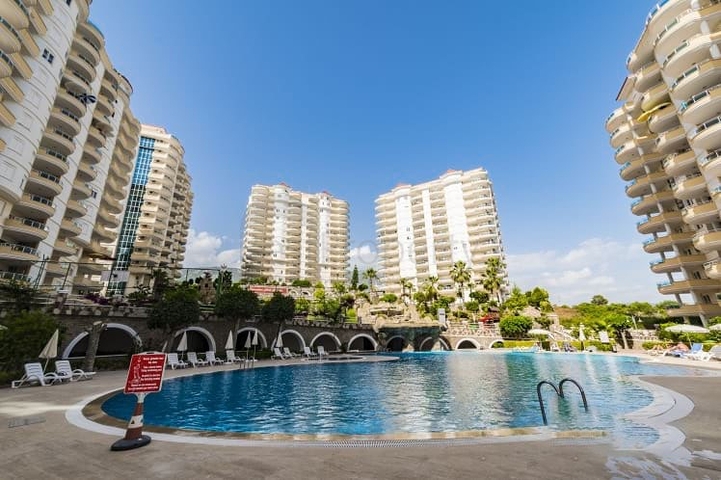 اطلالة بحر -شقة واسعة 3 غرف وصالة -ضمن مجمع مناسب للعطلات -في محمودلار / الانيا 