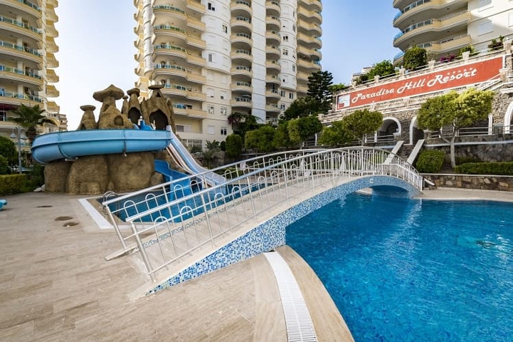 اطلالة بحر -شقة واسعة 3 غرف وصالة -ضمن مجمع مناسب للعطلات -في محمودلار / الانيا 