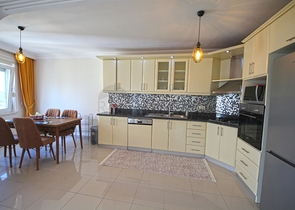 اطلالة بحر -شقة واسعة 3 غرف وصالة -ضمن مجمع مناسب للعطلات -في محمودلار / الانيا 