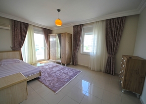 اطلالة بحر -شقة واسعة 3 غرف وصالة -ضمن مجمع مناسب للعطلات -في محمودلار / الانيا 