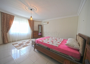 اطلالة بحر -شقة واسعة 3 غرف وصالة -ضمن مجمع مناسب للعطلات -في محمودلار / الانيا 