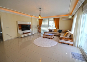 اطلالة بحر -شقة واسعة 3 غرف وصالة -ضمن مجمع مناسب للعطلات -في محمودلار / الانيا 