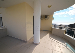 اطلالة بحر -شقة واسعة 3 غرف وصالة -ضمن مجمع مناسب للعطلات -في محمودلار / الانيا 