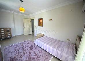 اطلالة بحر -شقة واسعة 3 غرف وصالة -ضمن مجمع مناسب للعطلات -في محمودلار / الانيا 