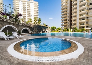 اطلالة بحر -شقة واسعة 3 غرف وصالة -ضمن مجمع مناسب للعطلات -في محمودلار / الانيا 