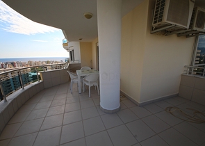 اطلالة بحر -شقة واسعة 3 غرف وصالة -ضمن مجمع مناسب للعطلات -في محمودلار / الانيا 