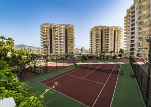 اطلالة بحر -شقة واسعة 3 غرف وصالة -ضمن مجمع مناسب للعطلات -في محمودلار / الانيا 