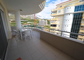 اطلالة بحر -شقة واسعة 3 غرف وصالة -ضمن مجمع مناسب للعطلات -في محمودلار / الانيا 