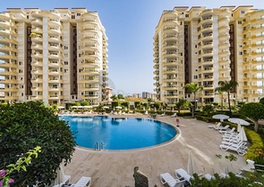 اطلالة بحر -شقة واسعة 3 غرف وصالة -ضمن مجمع مناسب للعطلات -في محمودلار / الانيا 