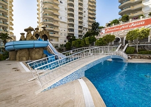 اطلالة بحر -شقة واسعة 3 غرف وصالة -ضمن مجمع مناسب للعطلات -في محمودلار / الانيا 