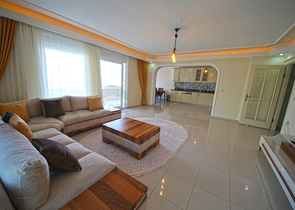 اطلالة بحر -شقة واسعة 3 غرف وصالة -ضمن مجمع مناسب للعطلات -في محمودلار / الانيا 