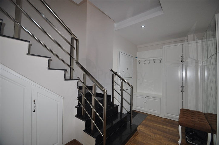 دوبلكس فاخرة -4 غرف وصالة -في اوبا / الانيا 