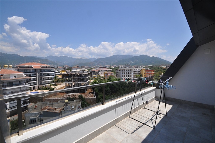 دوبلكس فاخرة -4 غرف وصالة -في اوبا / الانيا 