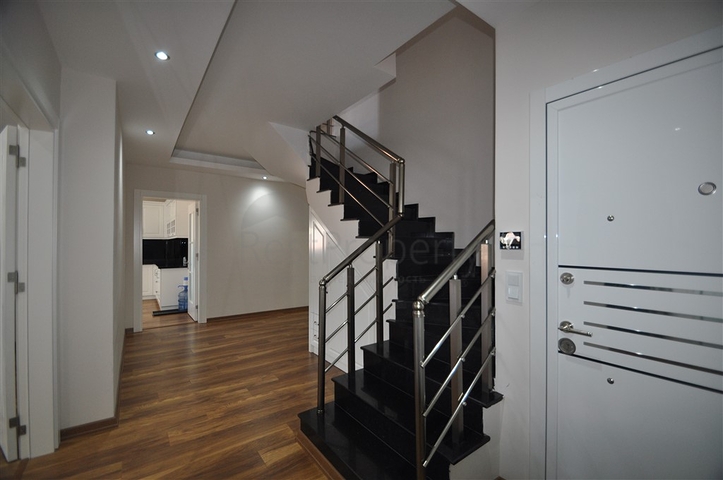 دوبلكس فاخرة -4 غرف وصالة -في اوبا / الانيا 