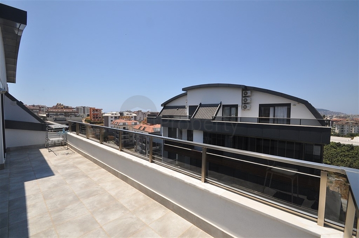 دوبلكس فاخرة -4 غرف وصالة -في اوبا / الانيا 