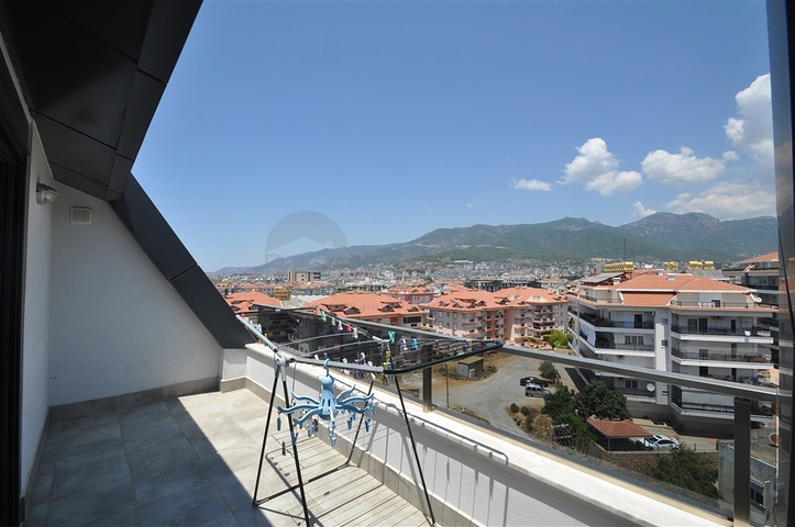 دوبلكس فاخرة -4 غرف وصالة -في اوبا / الانيا 