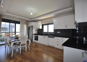 دوبلكس فاخرة -4 غرف وصالة -في اوبا / الانيا 