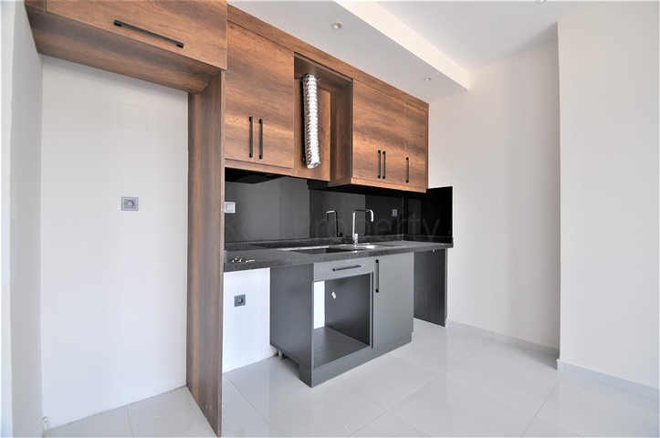 مجمع بخدمات 5 نجوم - شقة غرفة وصالة -في محمودلار/ الانيا 