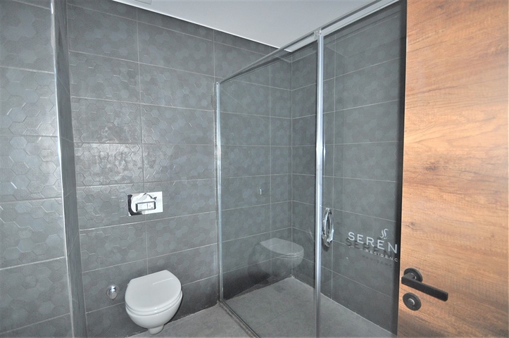 شقة ضمن مجمع بخدمات فاخرة -في الانيا / محمودلار 