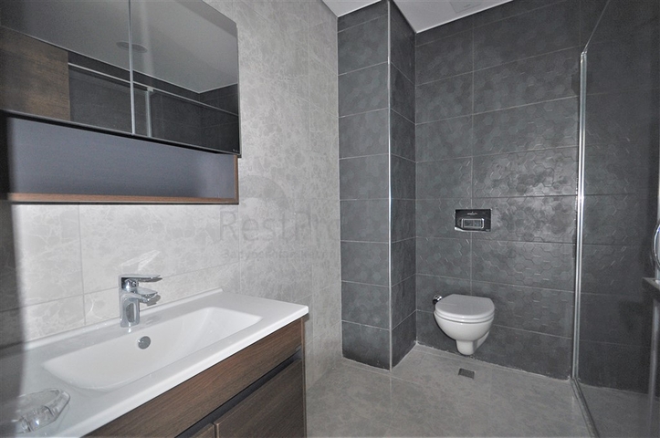 شقة ضمن مجمع بخدمات فاخرة -في الانيا / محمودلار 