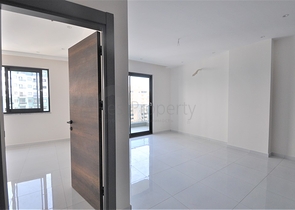 شقة ضمن مجمع بخدمات فاخرة -في الانيا / محمودلار 