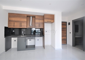 شقة ضمن مجمع بخدمات فاخرة -في الانيا / محمودلار 