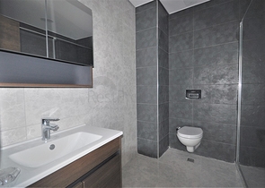 شقة ضمن مجمع بخدمات فاخرة -في الانيا / محمودلار 