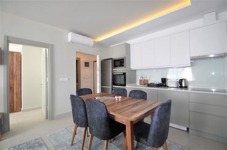 شقق اطلالة بحر في كاستل - غرفة وصالة -ضمن مجمع حديث - كاستل/ الانيا 