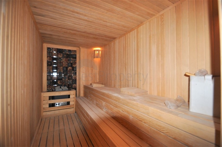 شقق اطلالة بحر في كاستل - غرفة وصالة -ضمن مجمع حديث - كاستل/ الانيا 