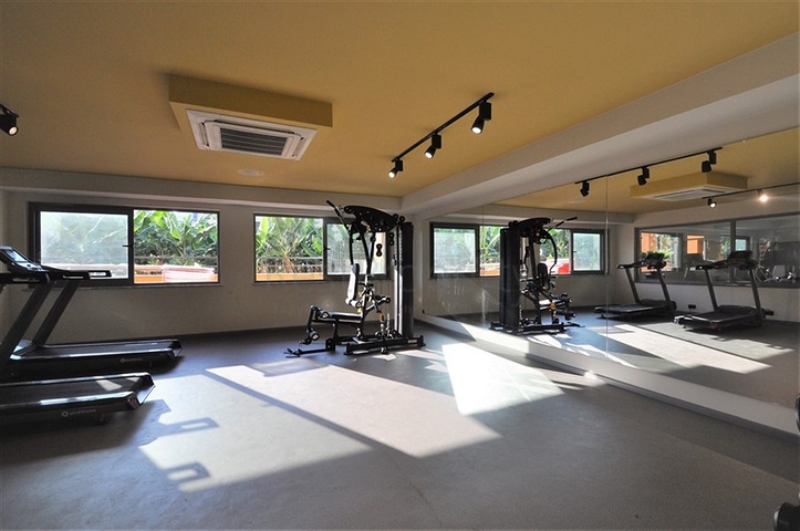 شقق اطلالة بحر في كاستل - غرفة وصالة -ضمن مجمع حديث - كاستل/ الانيا 