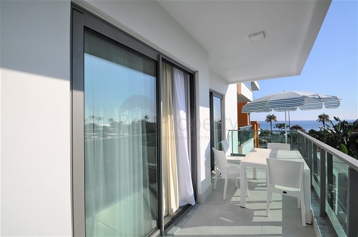 شقق اطلالة بحر في كاستل - غرفة وصالة -ضمن مجمع حديث - كاستل/ الانيا 