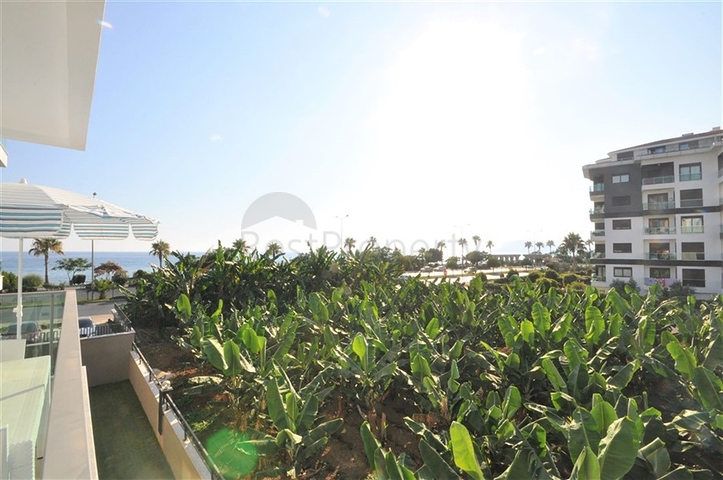 شقق اطلالة بحر في كاستل - غرفة وصالة -ضمن مجمع حديث - كاستل/ الانيا 