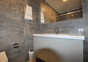 شقق اطلالة بحر في كاستل - غرفة وصالة -ضمن مجمع حديث - كاستل/ الانيا 