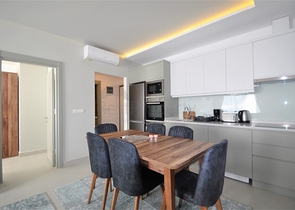 شقق اطلالة بحر في كاستل - غرفة وصالة -ضمن مجمع حديث - كاستل/ الانيا 