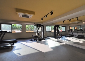 شقق اطلالة بحر في كاستل - غرفة وصالة -ضمن مجمع حديث - كاستل/ الانيا 