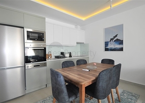 شقق اطلالة بحر في كاستل - غرفة وصالة -ضمن مجمع حديث - كاستل/ الانيا 