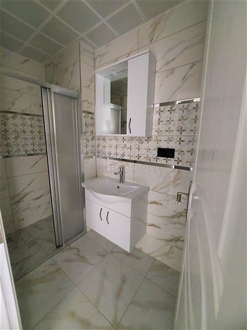 شقة 3 غرف وصالة مع مطبخ منفصل - مجمع سكني جديد -في محمودلار /الانيا 