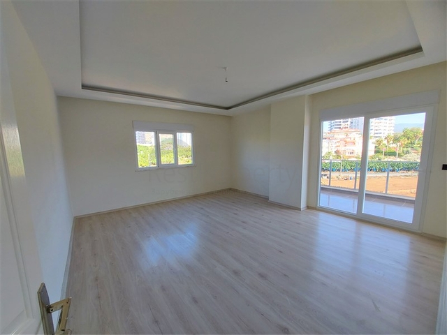 شقة 3 غرف وصالة مع مطبخ منفصل - مجمع سكني جديد -في محمودلار /الانيا 