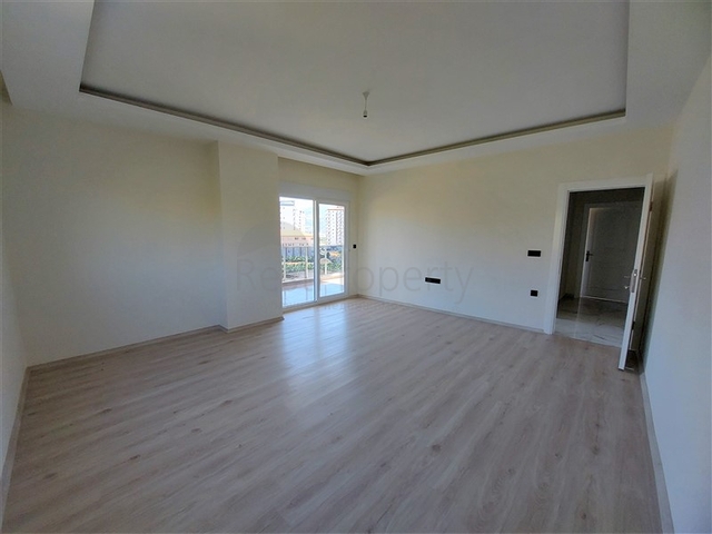 شقة 3 غرف وصالة مع مطبخ منفصل - مجمع سكني جديد -في محمودلار /الانيا 