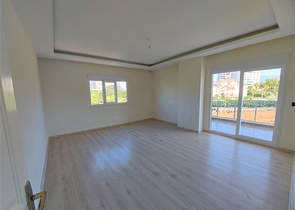 شقة 3 غرف وصالة مع مطبخ منفصل - مجمع سكني جديد -في محمودلار /الانيا 